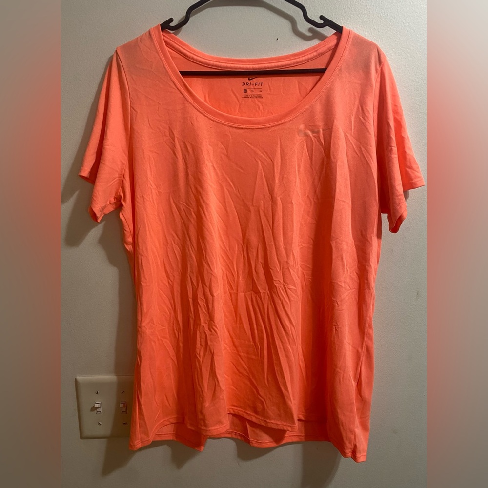 Orange Nike Dri-Fit XL Short Sleeve Shirt